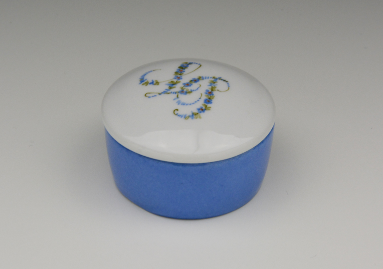 Scatoletta Tonda sigla fiorita + base Azzurro scuro